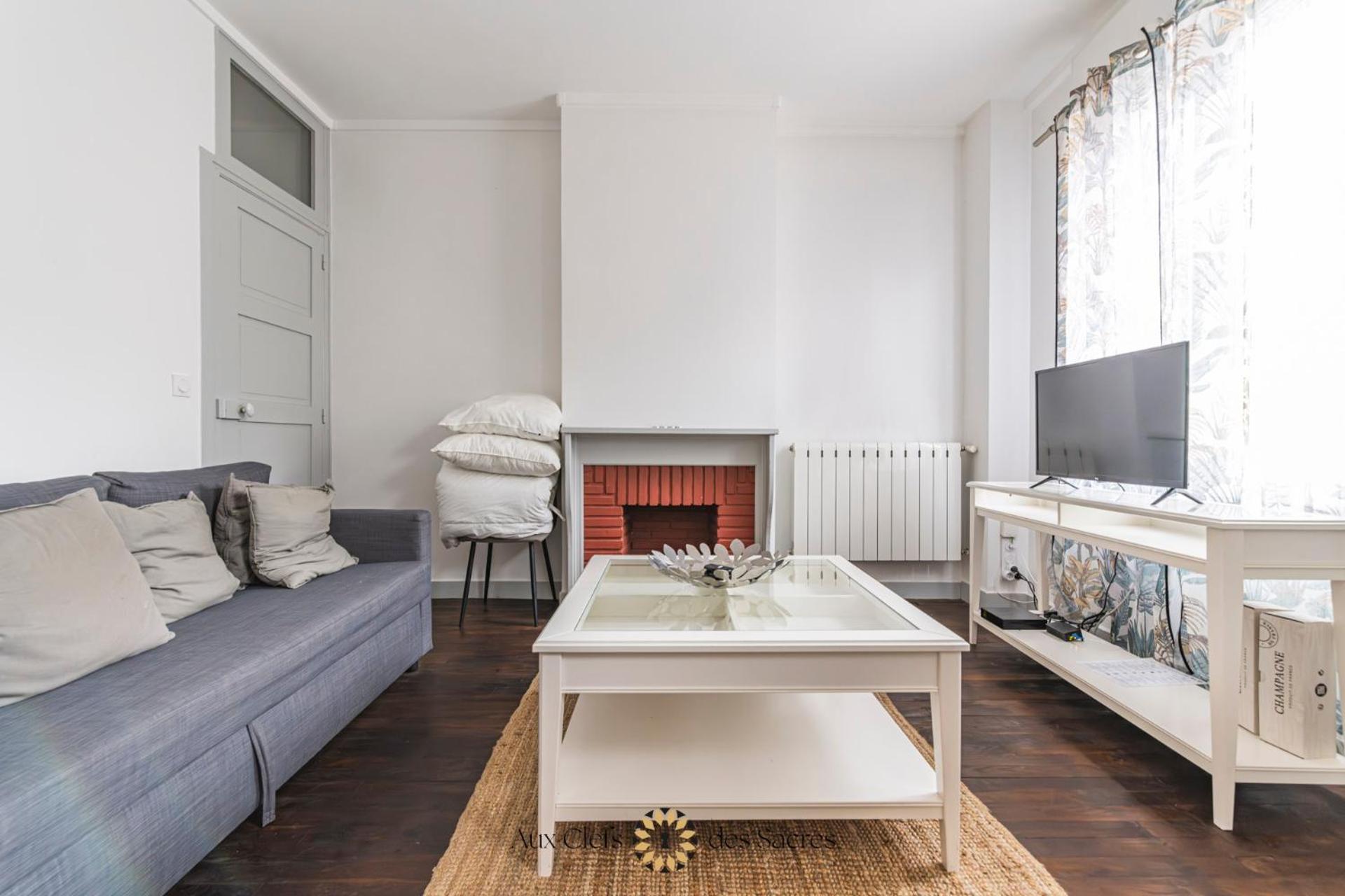 Maison De Avec Cour Place Luton Holiday home Reims