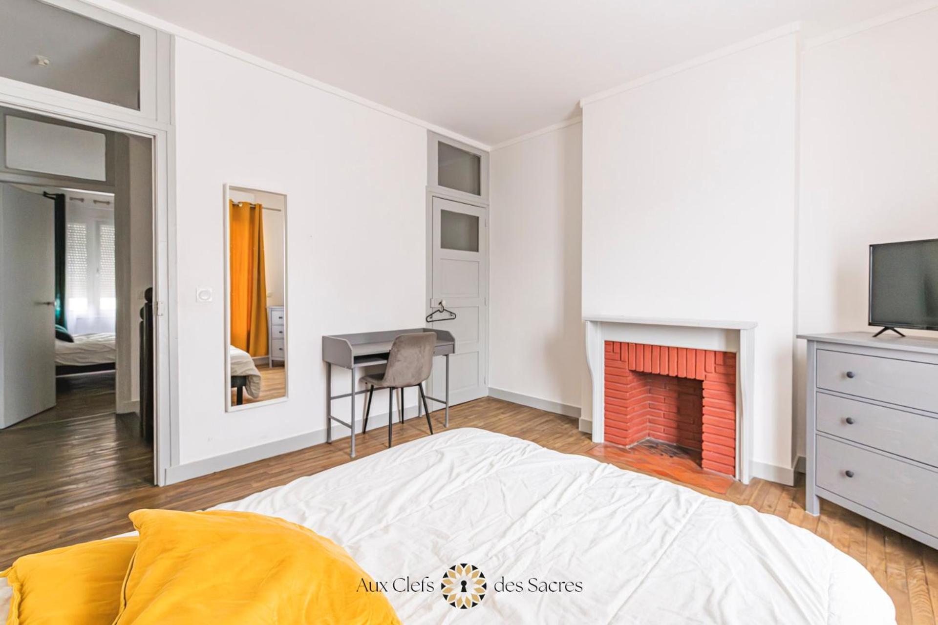 Holiday home Maison De Avec Cour Place Luton Reims